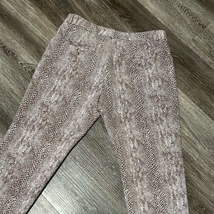 Banana Republic, Avery,snake print crop pant. Sz 6P. Like New!